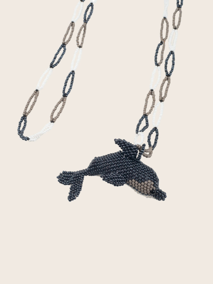 COLLAR DELFIN GRIS